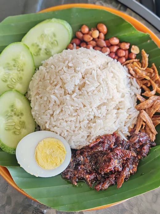 Nasi lemak Melben atas daun pisang